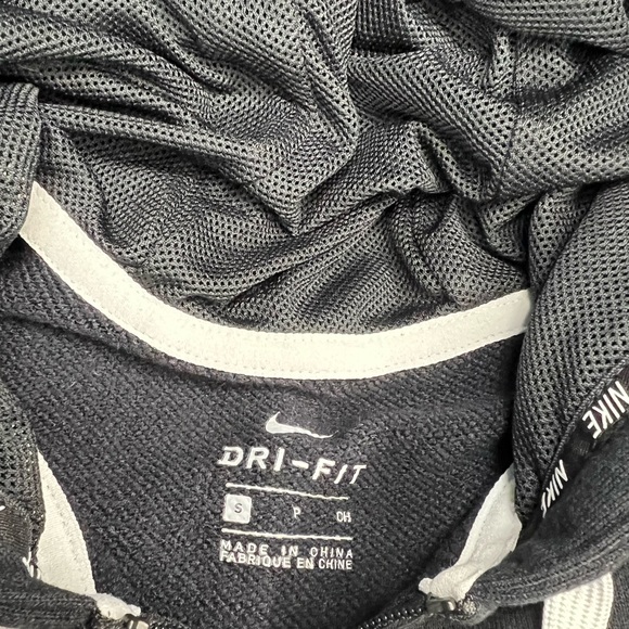 Nike dry fit zip up hoodie Black with white swoosh small. - Picture 4 of 4